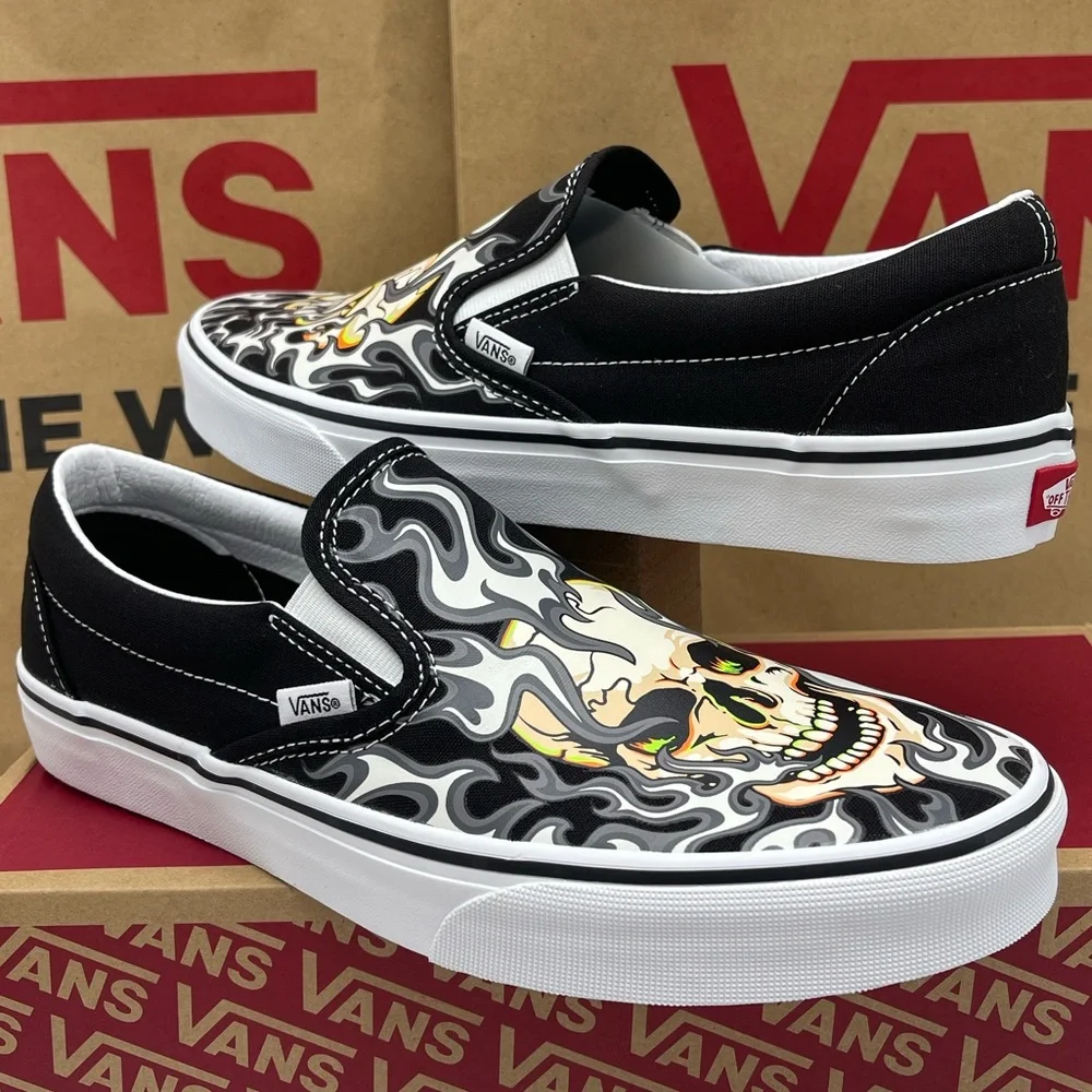 Vans WMNS Black Skull Design Bold Classic Slip-On
Flame Skull Black/True White - Picture 15 of 16